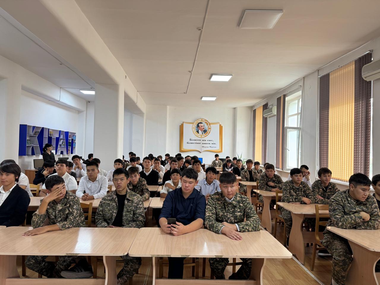 Жамбыл политехникалық жоғары колледжінде АИТВ бойынша танымдық дәріс өтті