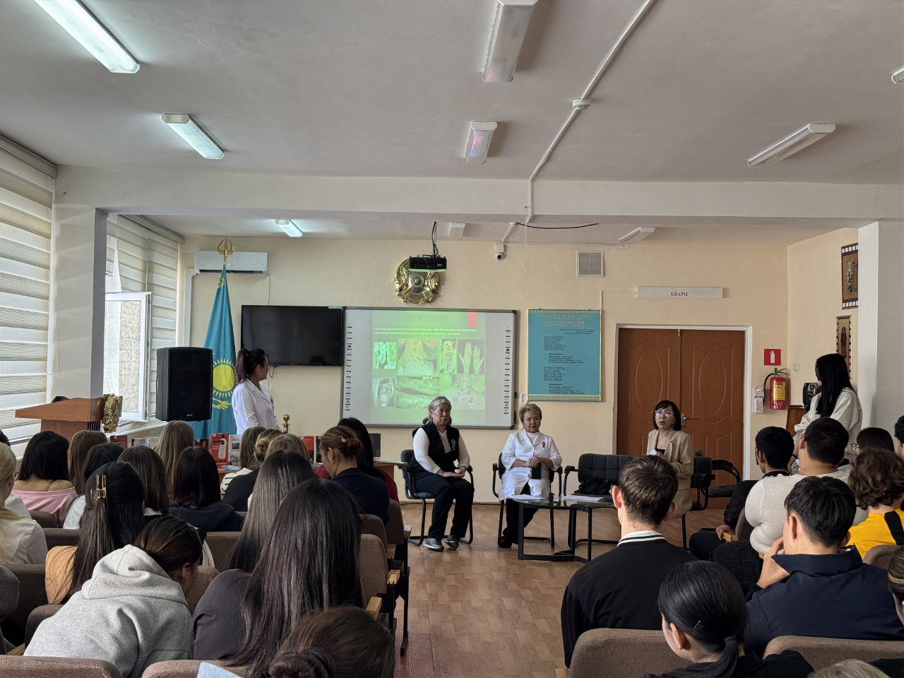 «Қазіргі заман гуманитарлық-техникалық колледжінде» АИТВ туралы ақпараттық дәріс өтті