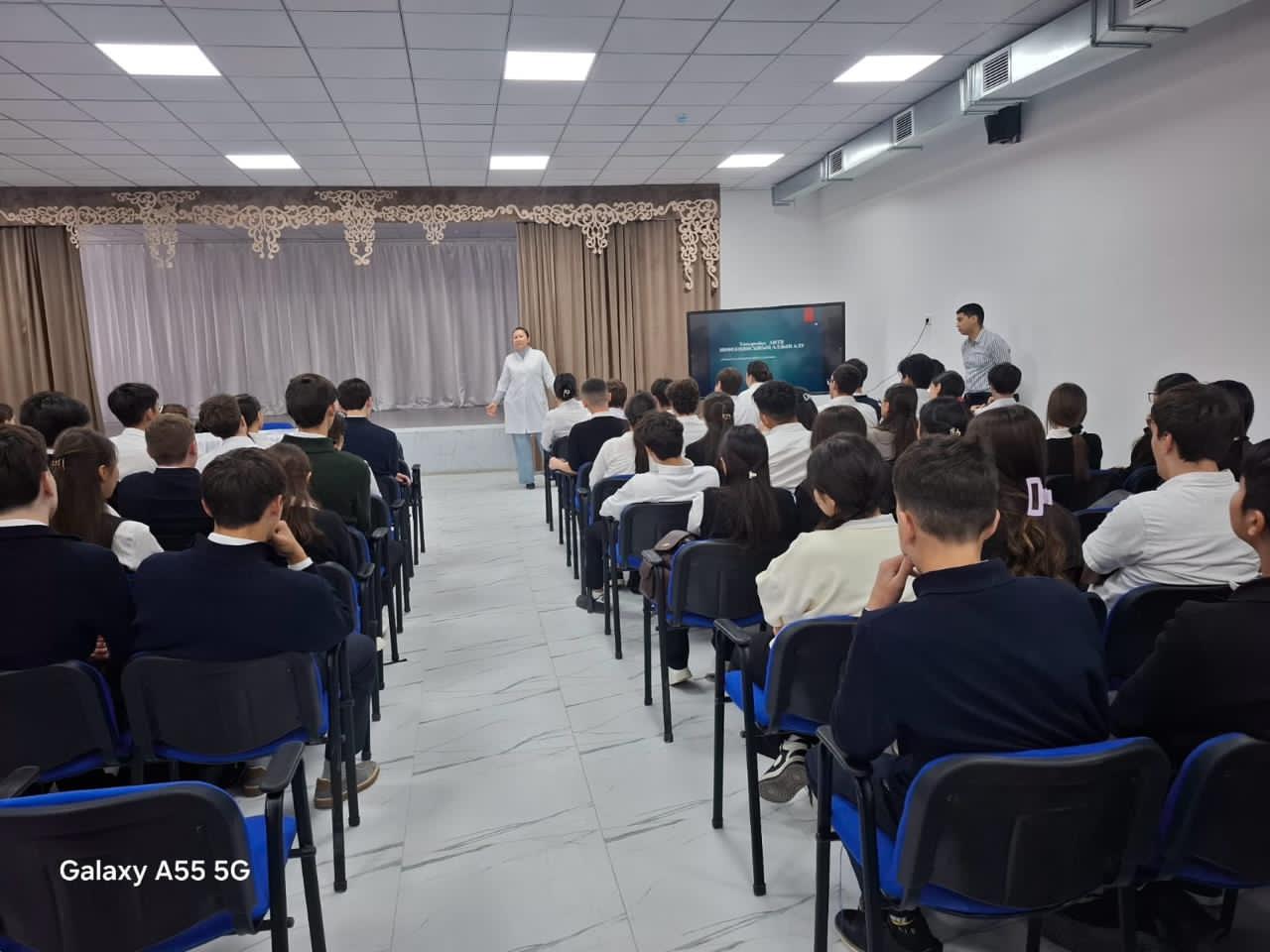 №13 орта мектепте АИТВ-ның алдын алу тақырыбында дәріс өтті