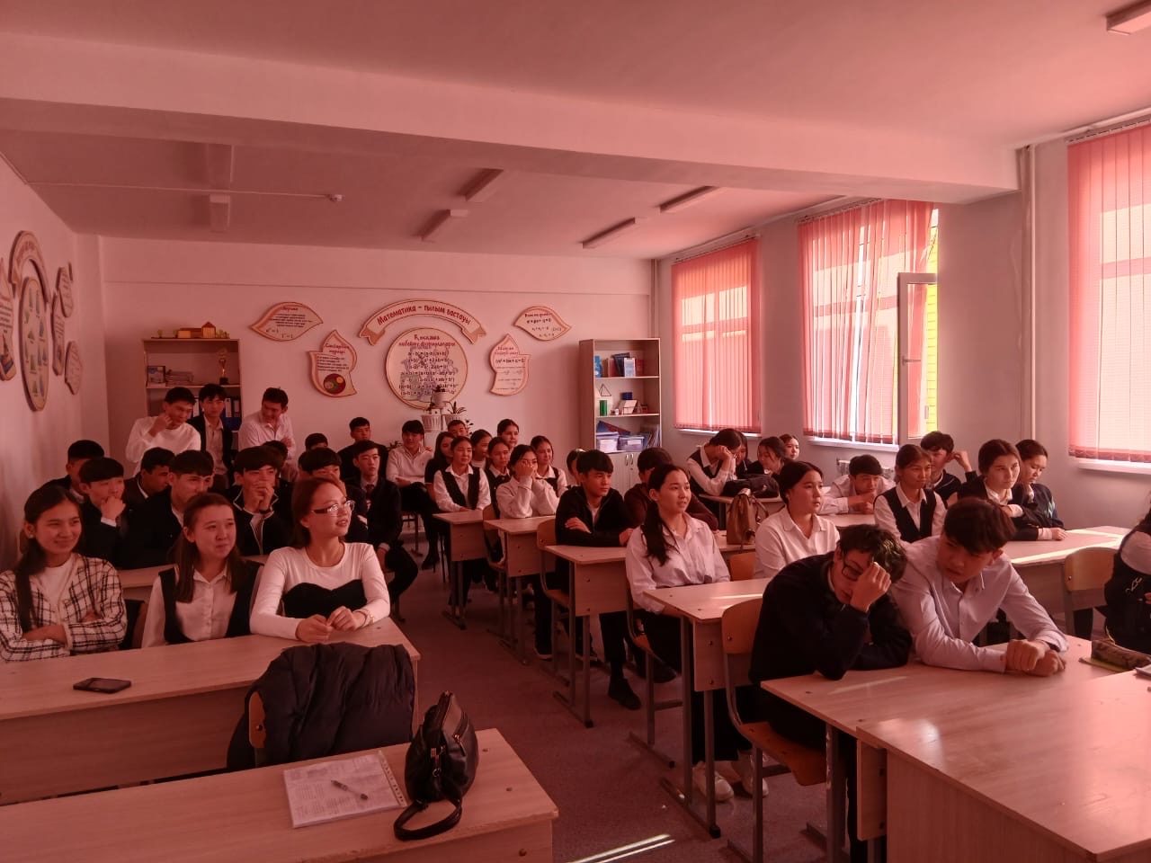 Байзақ ауданы №6 орта мектебінде АИТВ-ның алдын алу бойынша ақпараттық дәріс өтті