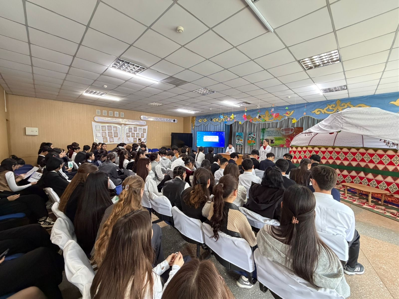 Жастар арасында кездесу өтті