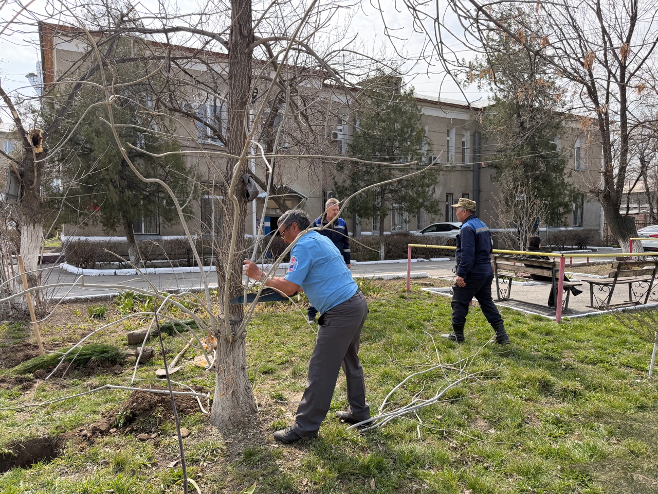 ЖИТС орталығының ұжымы сенбілік өткізді