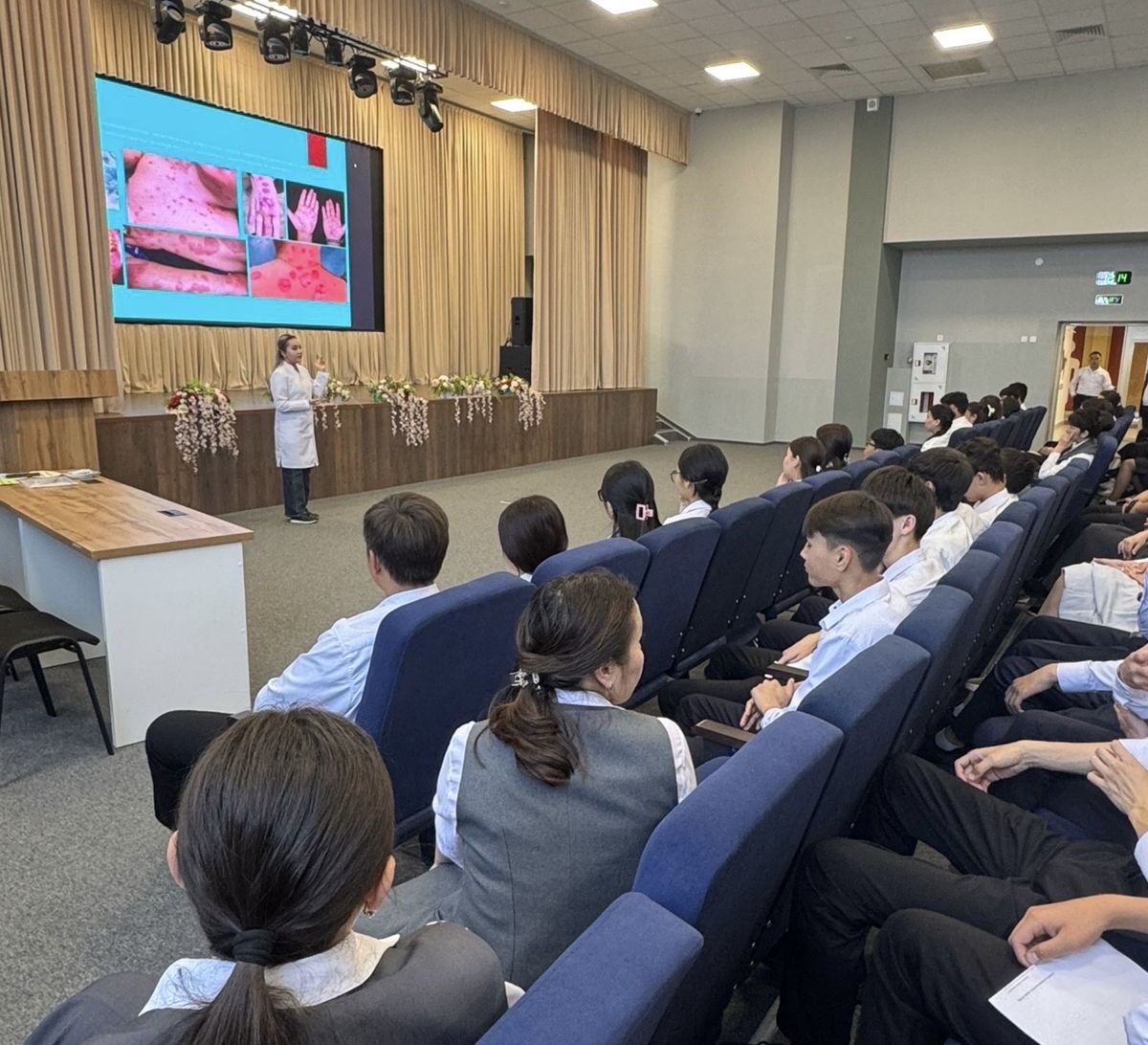 Тараз Cервис және Технология колледжінің студенттерімен АИТВ жөнінде ақпарттық кездесу өтті